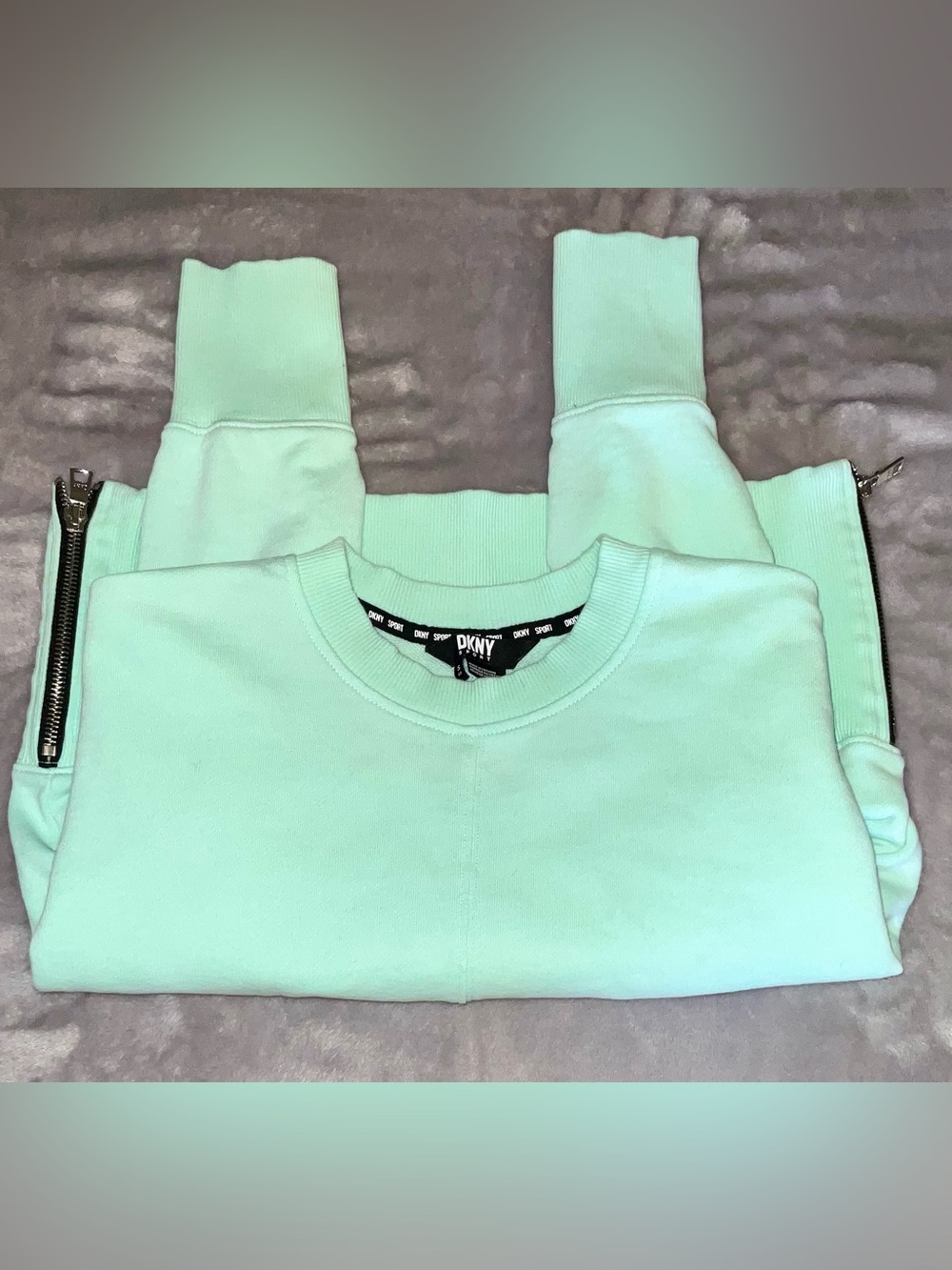 DKNY  Sport Women's Cropped Crew Neck With Side Zipper. Mint Green Size Small.